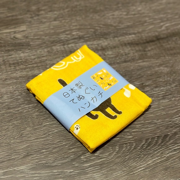 Kitten Cat Loves Music / Musical Face Towel ❘ Bath Towel ❘ Hand Towel (Yellow) - Picture 1 of 4